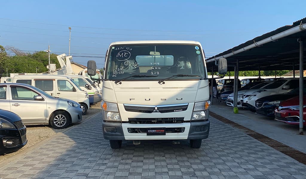 2017 Mitsubishi Canter image-1
