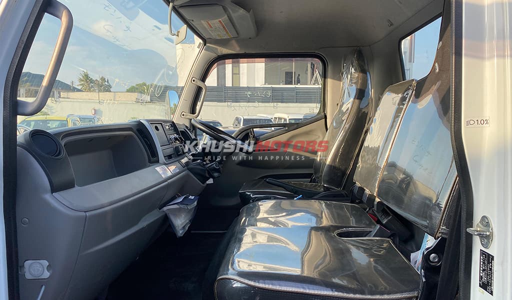 2017 Mitsubishi Canter image-6