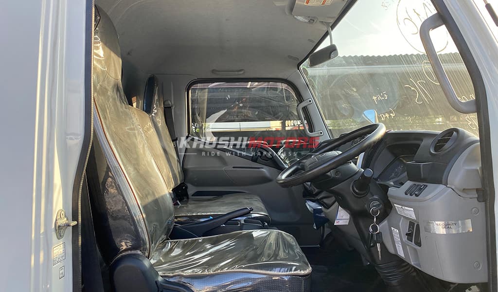 2017 Mitsubishi Canter image-7