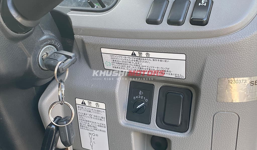 2017 Mitsubishi Canter image-8