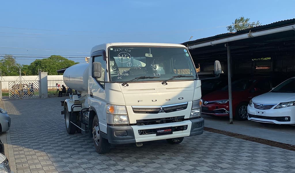 2017 Mitsubishi Canter image-14
