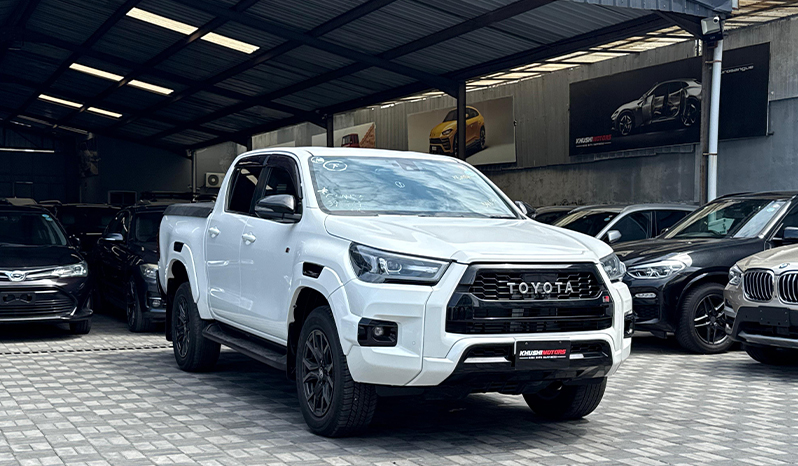 2024 Toyota Hilux image-1