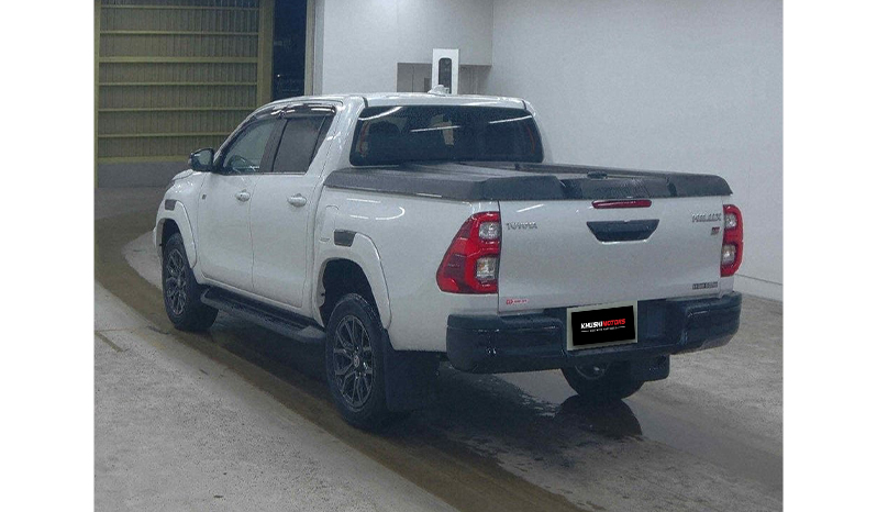 2024 Toyota Hilux image-3