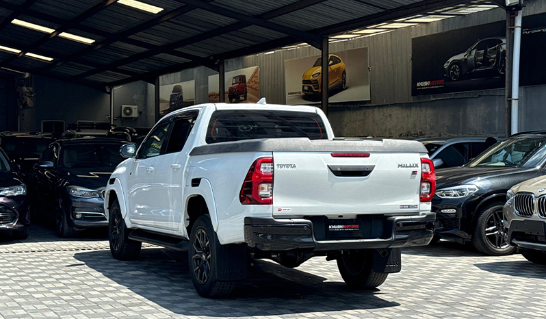 2024 Toyota Hilux image-8
