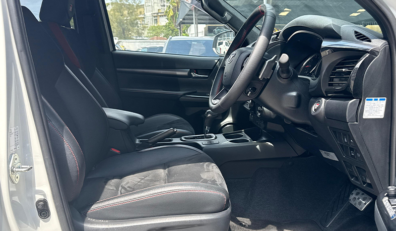 2024 Toyota Hilux image-12
