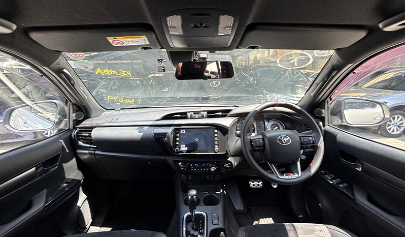 2024 Toyota Hilux image-13