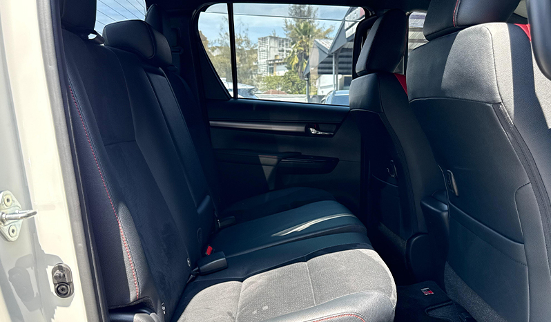2024 Toyota Hilux image-15