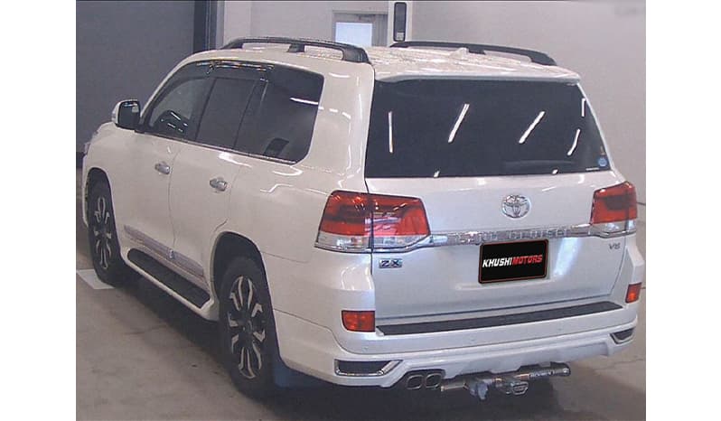 2017 Toyota Land Cruiser image-3