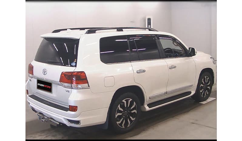 2017 Toyota Land Cruiser image-4