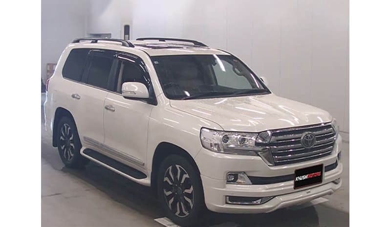 2017 Toyota Land Cruiser image-5