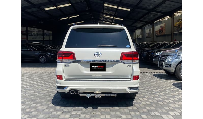 2017 Toyota Land Cruiser image-8