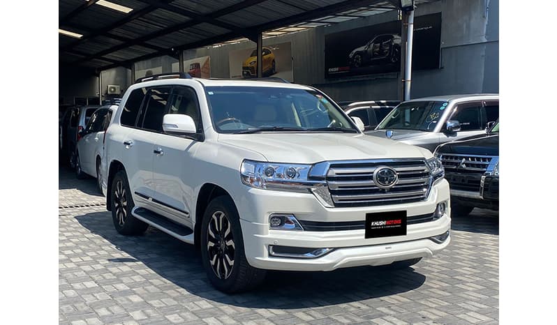 2017 Toyota Land Cruiser image-10