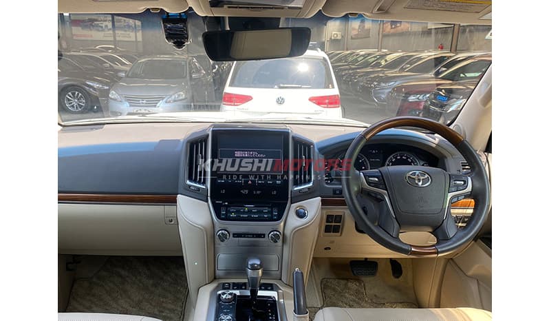 2017 Toyota Land Cruiser image-12