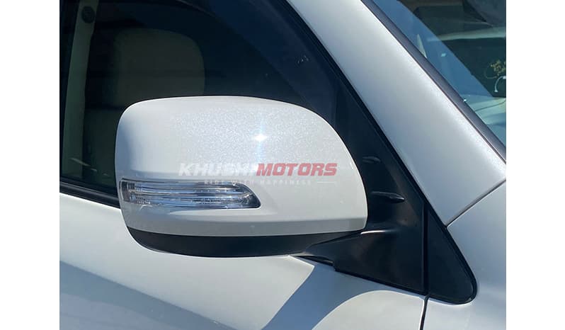 2017 Toyota Land Cruiser image-16