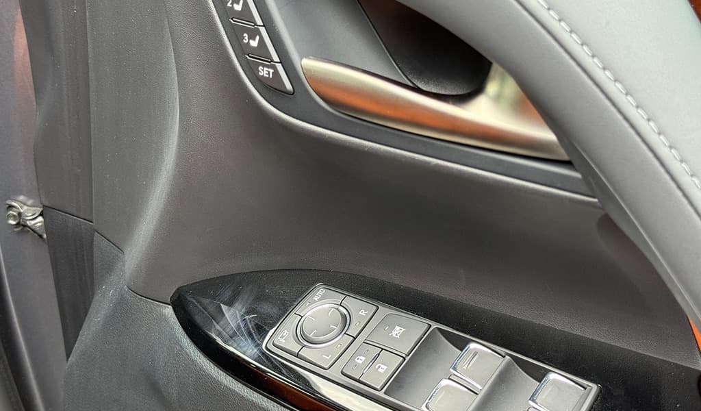 2018 Lexus LX570 image-3