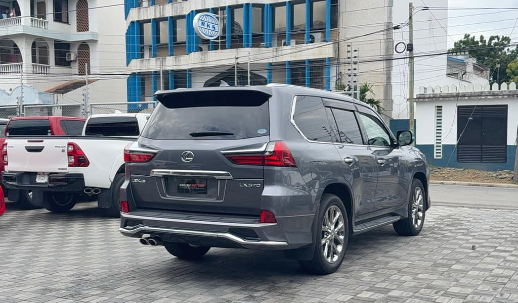 2018 Lexus LX570 image-26