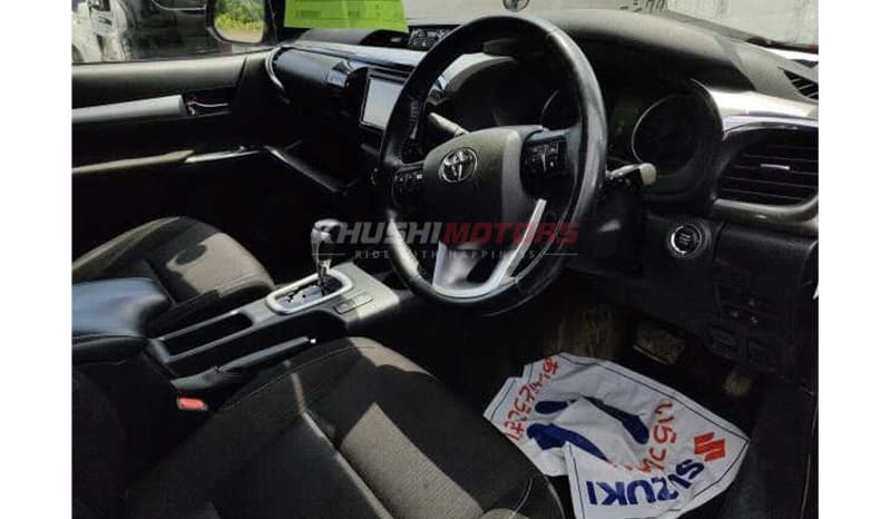 2017 Toyota Hilux image-5