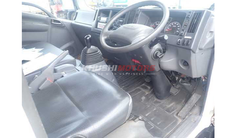 2017 Isuzu ELF image-2