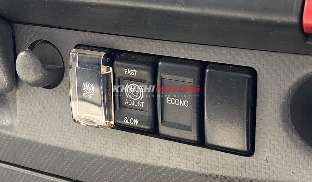 2017 Isuzu ELF image-8