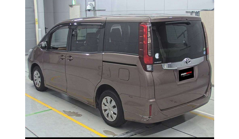 2017 Toyota Noah image-4