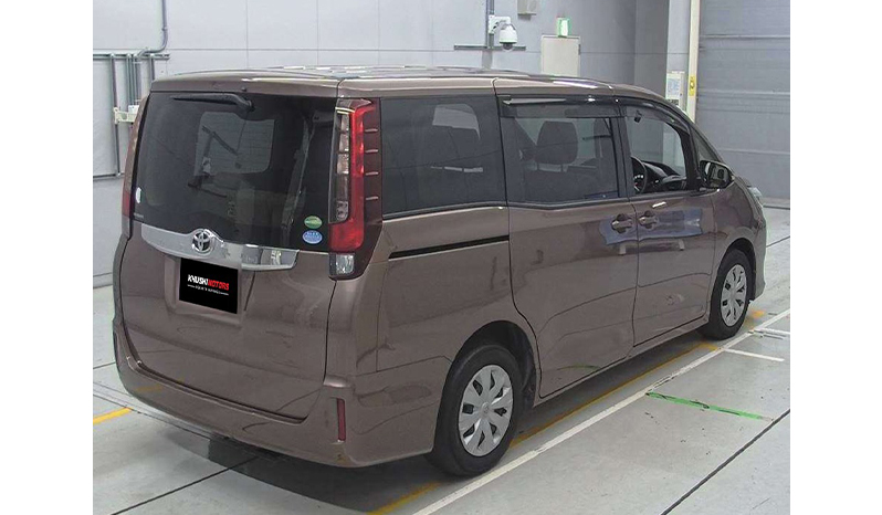 2017 Toyota Noah image-5