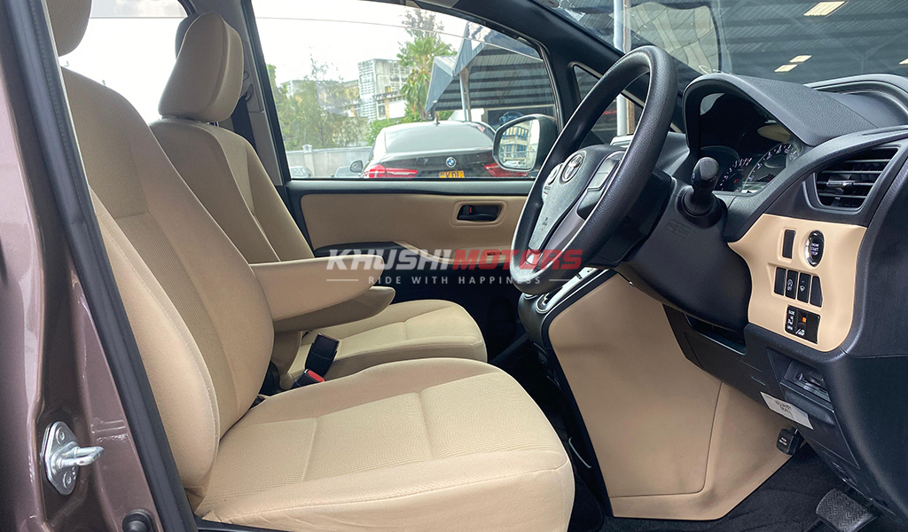 2017 Toyota Noah image-10