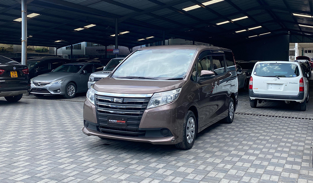 2017 Toyota Noah image-15