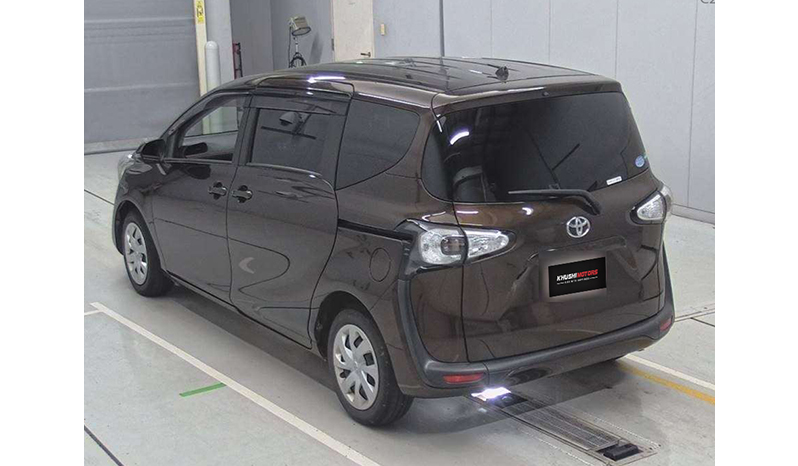 2017 Toyota Sienta image-2