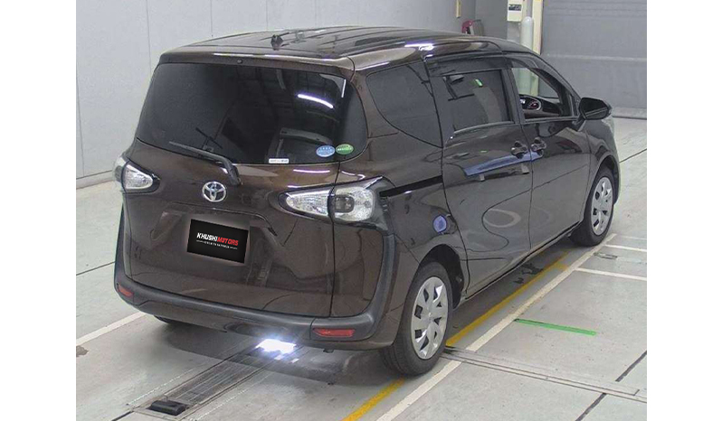 2017 Toyota Sienta image-3