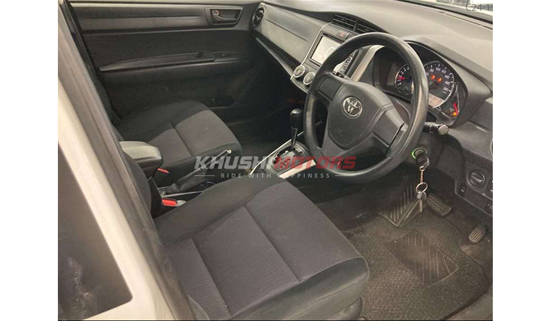 2017 Toyota Corolla Fielder image-4