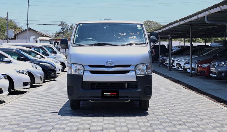 2017 Toyota Hiace image-1