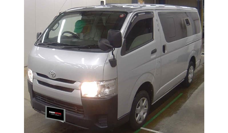 2017 Toyota Hiace image-3