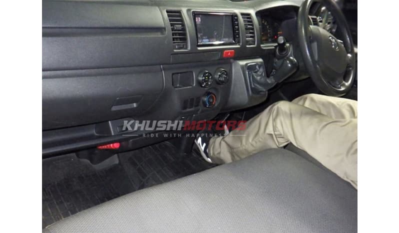 2017 Toyota Hiace image-6