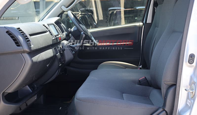 2017 Toyota Hiace image-9