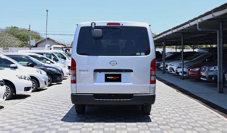 2017 Toyota Hiace image-15