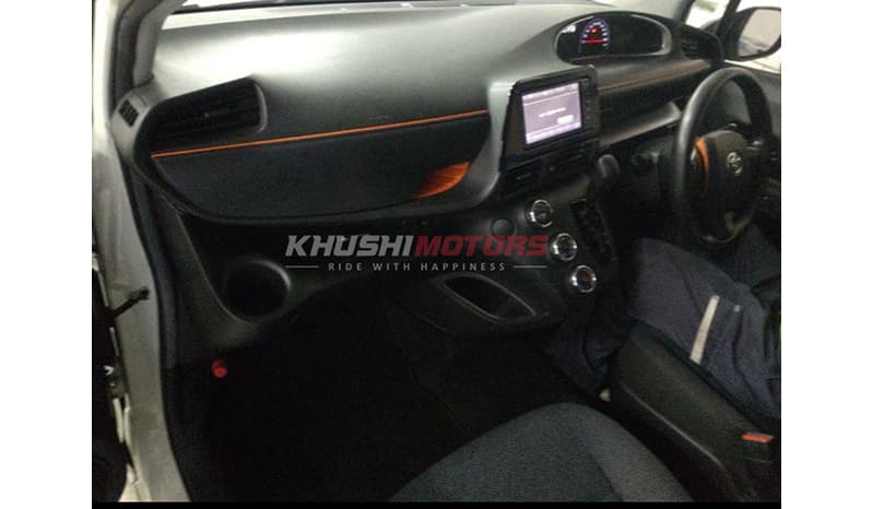 2017 Toyota Sienta image-4