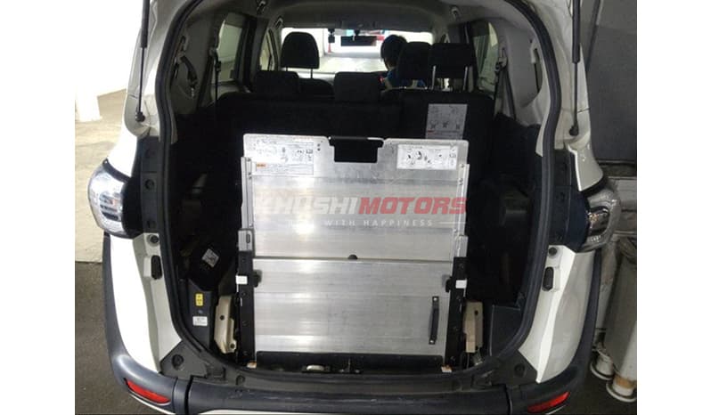2017 Toyota Sienta image-5