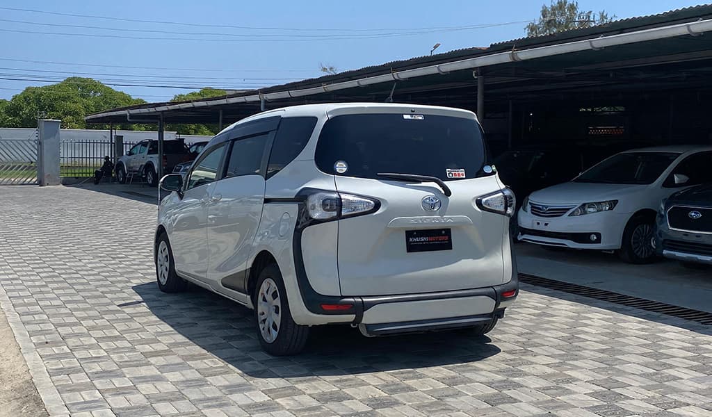 2017 Toyota Sienta image-10
