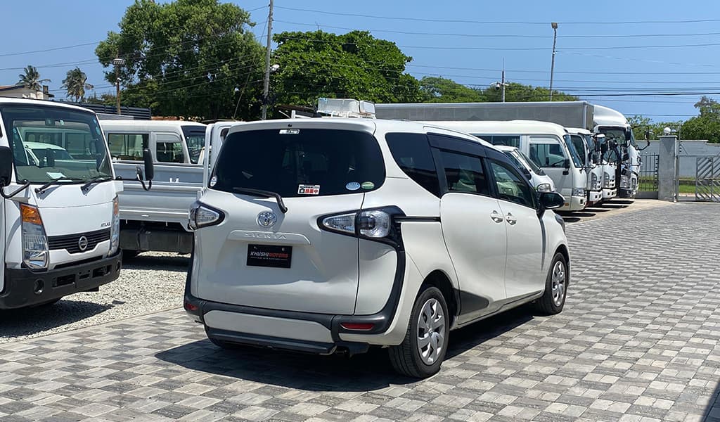 2017 Toyota Sienta image-11