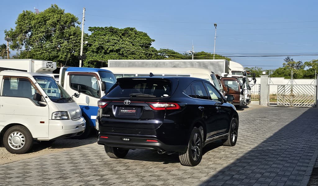 2017 Toyota Harrier image-12