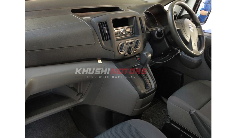 2017 Nissan NV200 image-3