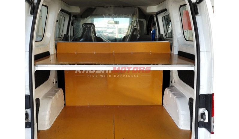 2017 Nissan NV200 image-4