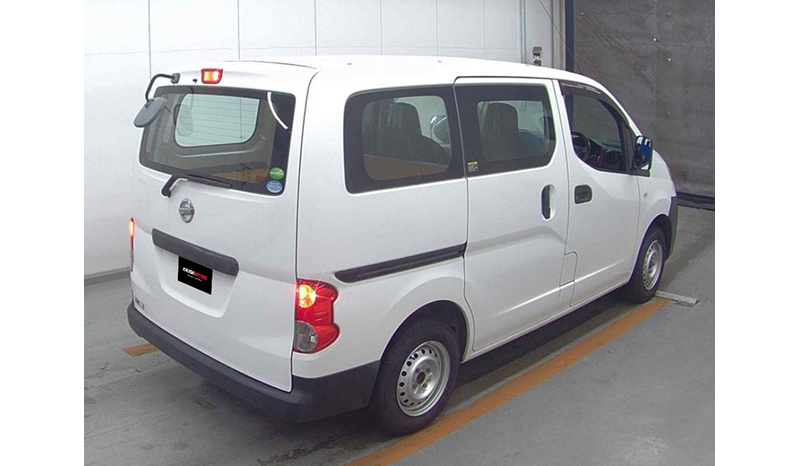 2017 Nissan NV200 image-6
