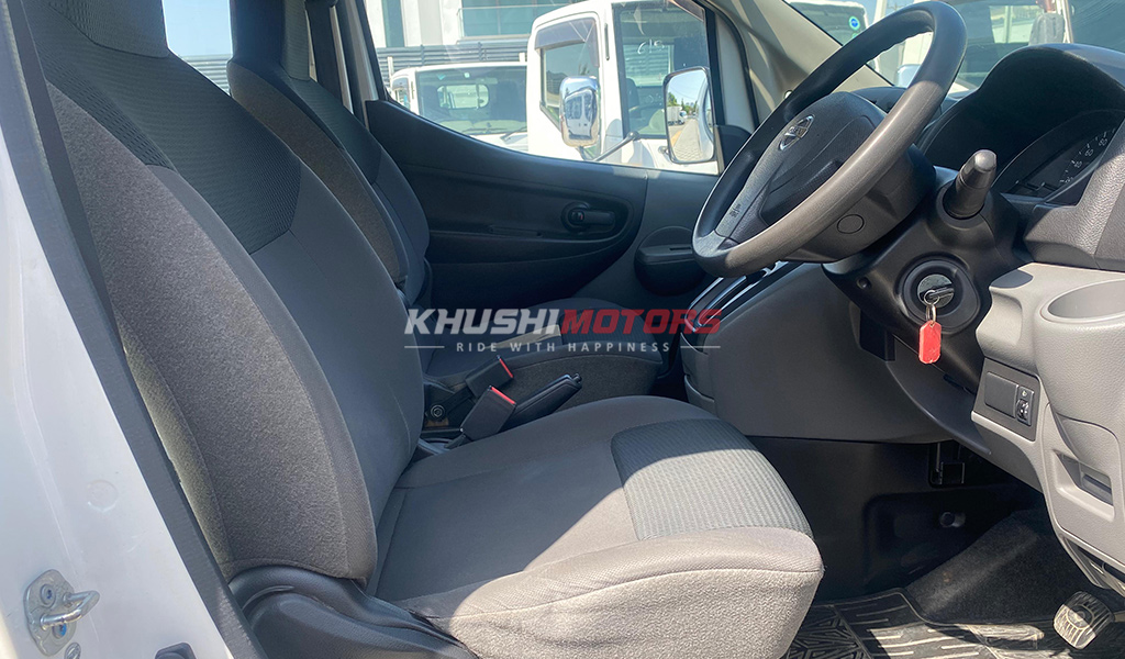 2017 Nissan NV200 image-8