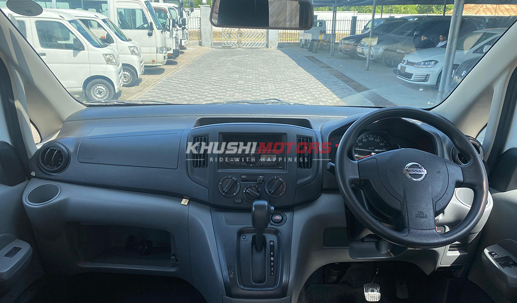 2017 Nissan NV200 image-11