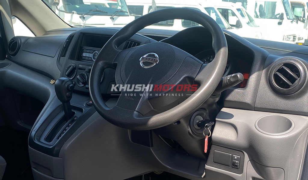 2017 Nissan NV200 image-12