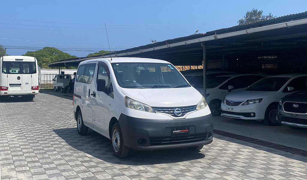 2017 Nissan NV200 image-15