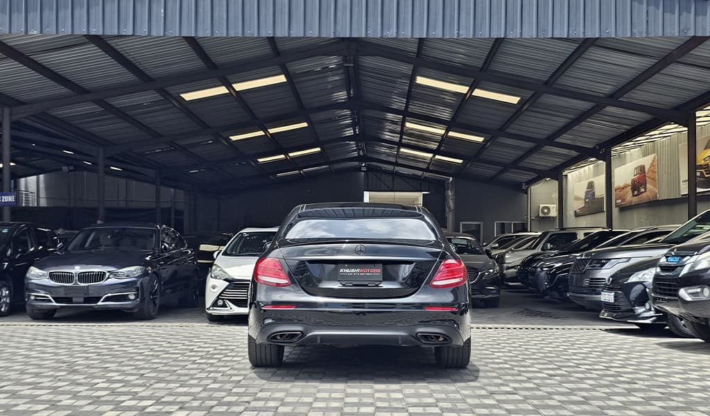2017 Mercedes-Benz E43 image-12