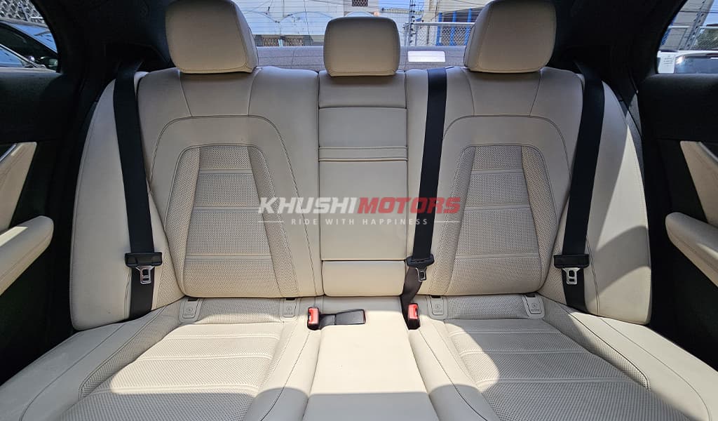 2017 Mercedes-Benz E43 image-19