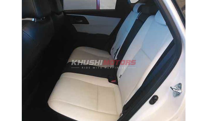 2017 Toyota Auris image-2